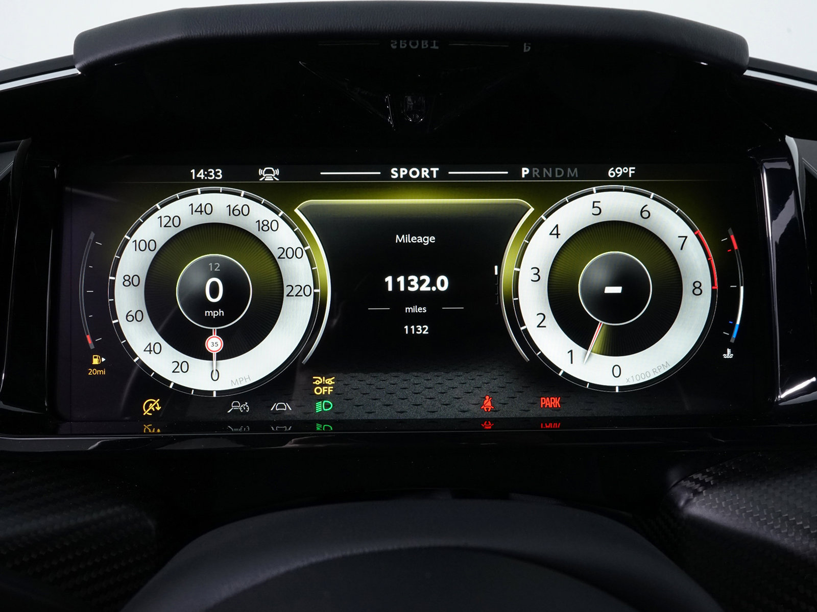 Used 2026 Aston Martin V8 Vantage Coupe RWD image 21