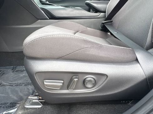 Used 2024 Toyota Venza LE image 39