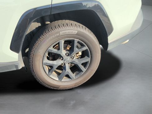 Used 2022 Toyota RAV4 XLE w/ Convenience Package FWD image 24