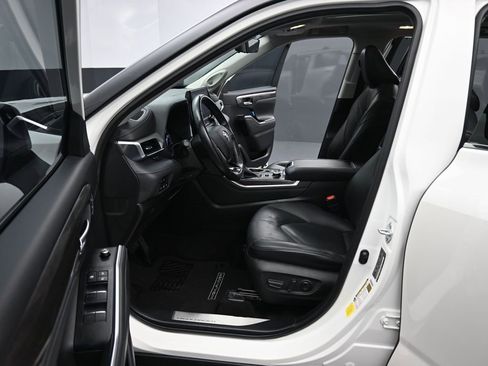 Certified 2021 Toyota Highlander Platinum image 16