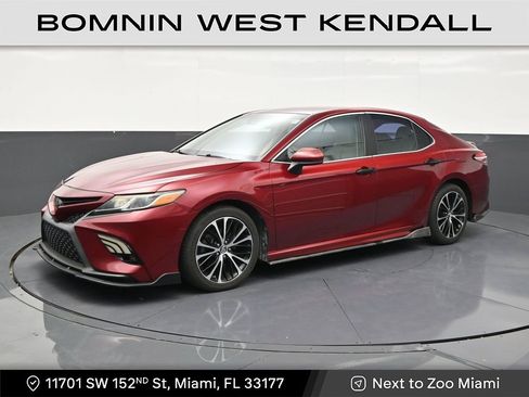 Used 2018 Toyota Camry SE FWD image 1
