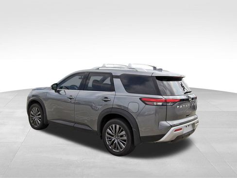 Used 2024 Nissan Pathfinder SL w/ SL Premium Package image 3