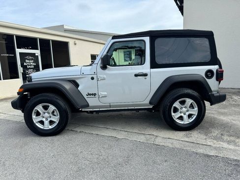 Used 2022 Jeep Wrangler Sport AWD/4WD image 4