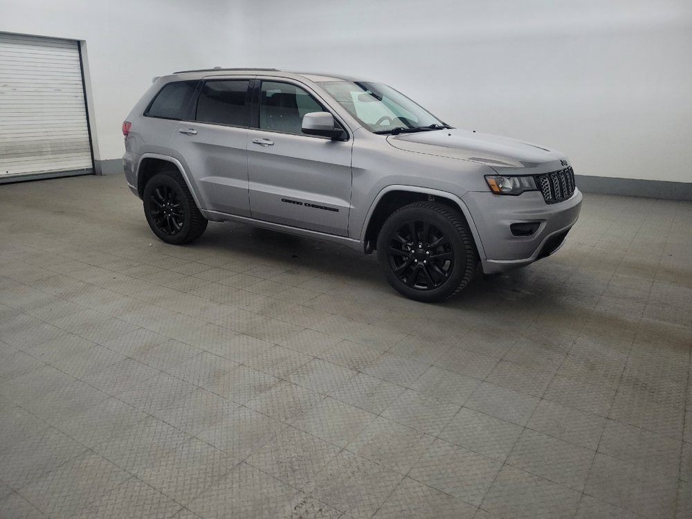 Used 2017 Jeep Grand Cherokee Altitude AWD/4WD image 11