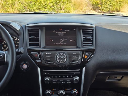 Used 2018 Nissan Pathfinder S FWD image 25