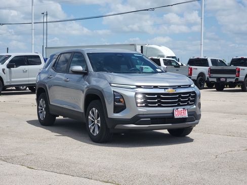 Used 2026 Chevrolet Equinox LT FWD image 3