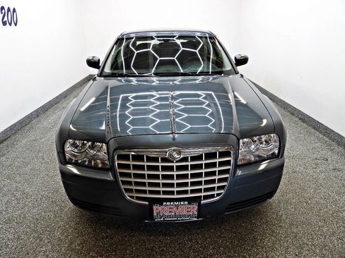 Used 2006 Chrysler 300 RWD image 2
