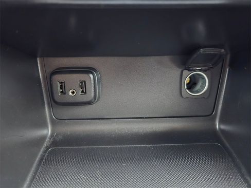 Used 2022 Chevrolet Colorado LT w/ Redline Special Edition image 25