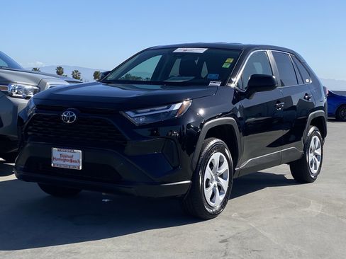 Certified 2025 Toyota RAV4 LE image 6