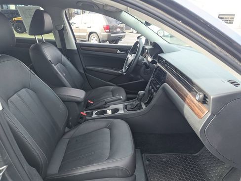 Used 2022 Volkswagen Passat 2.0T image 35