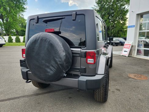Used 2016 Jeep Wrangler Unlimited Sahara w/ Connectivity Group AWD/4WD image 14