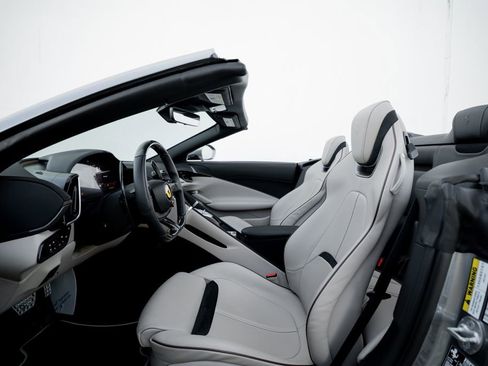 Certified 2024 Ferrari Roma Spider image 2