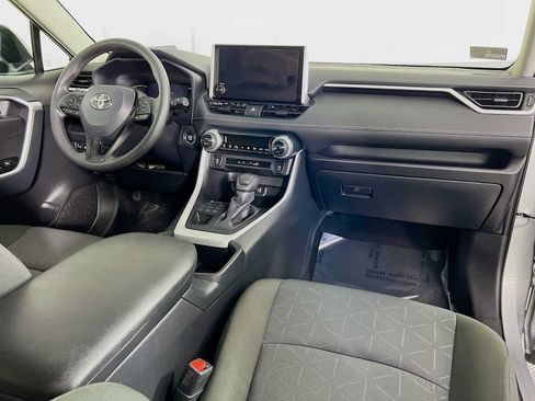 Used 2025 Toyota RAV4 XLE AWD/4WD image 28