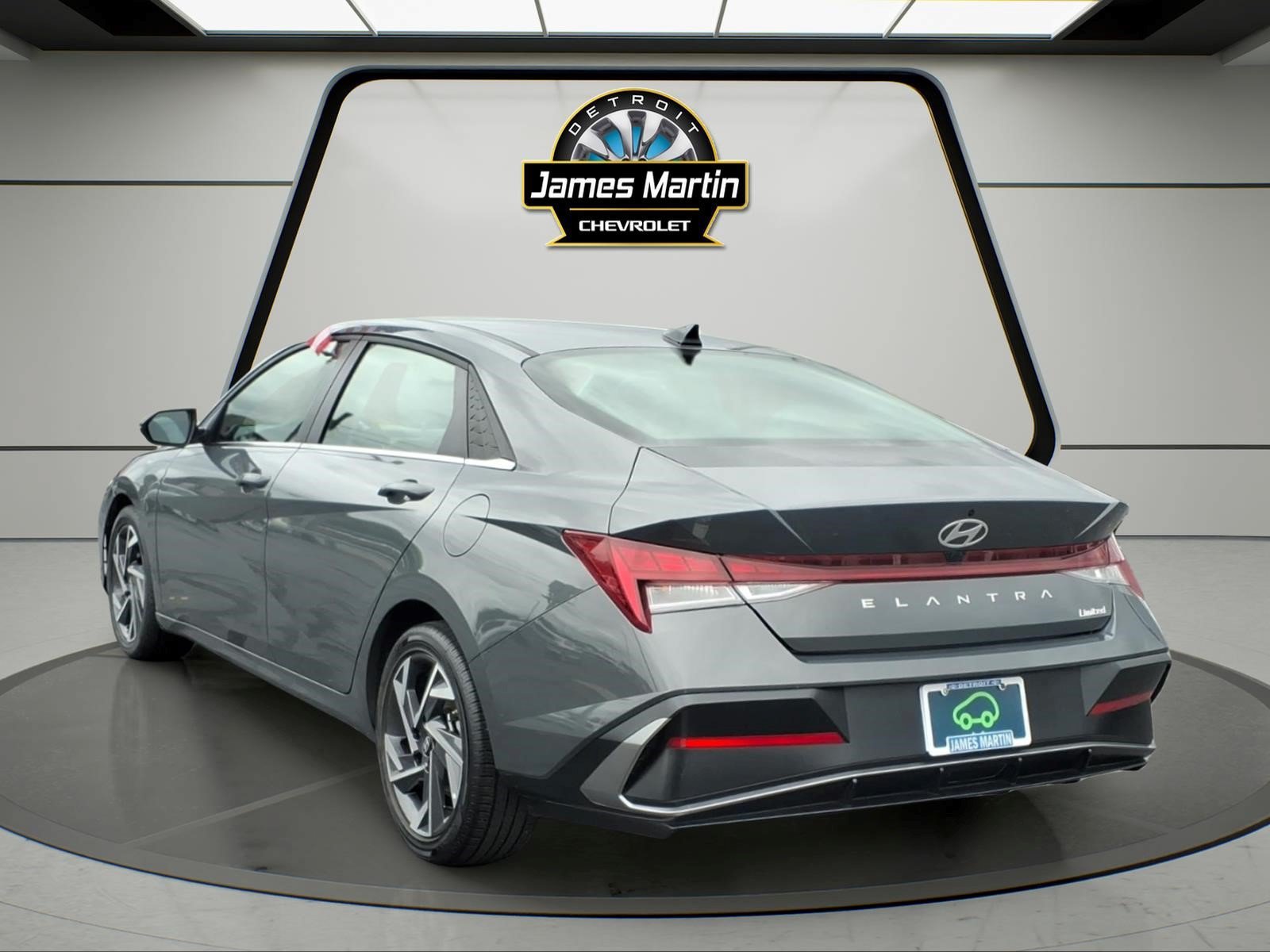 Used 2025 Hyundai Elantra Limited FWD image 6