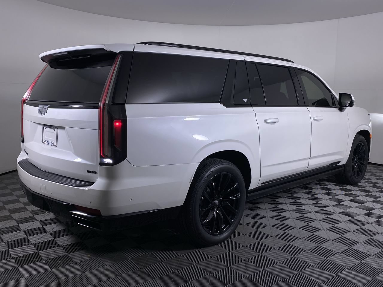 Used 2024 Cadillac Escalade ESV Sport Platinum w/ LPO, ONYX Package AWD/4WD image 21