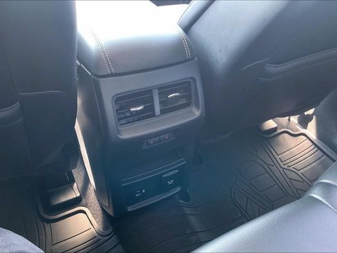 Used 2022 Ford Edge Titanium w/ Equipment Group 301A AWD/4WD image 10