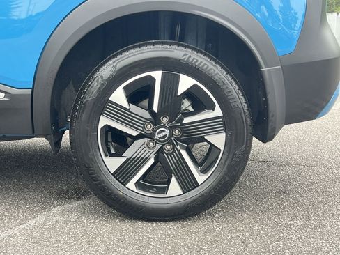 Certified 2025 Nissan Kicks SR FWD image 29