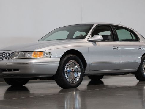 Used 1996 Lincoln Continental image 28