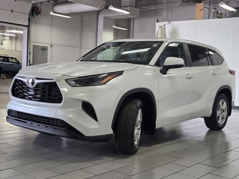 Used 2023 Toyota Highlander L FWD image 10