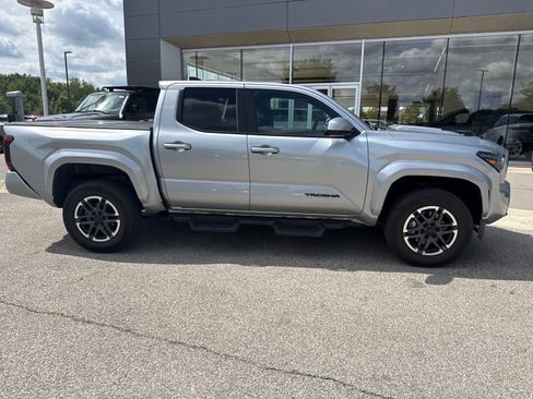 Used 2026 Toyota Tacoma TRD Sport AWD/4WD image 4