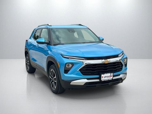 Used 2025 Chevrolet TrailBlazer LT AWD/4WD image 3