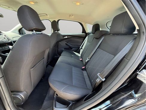 Used 2017 Ford Focus SE image 28