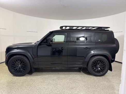 Used 2023 Land Rover Defender 110 SE AWD/4WD image 2