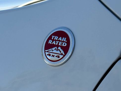 Used 2016 Jeep Cherokee Trailhawk w/ Comfort/Convenience Group image 7