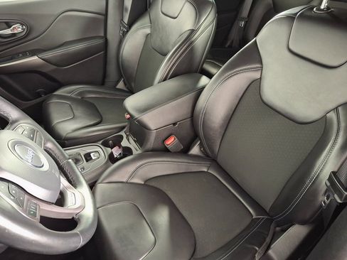 Used 2019 Jeep Cherokee Latitude Plus w/ Cold Weather Group image 25