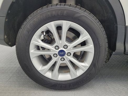 Used 2017 Ford Escape SE w/ Equipment Group 201A FWD image 31