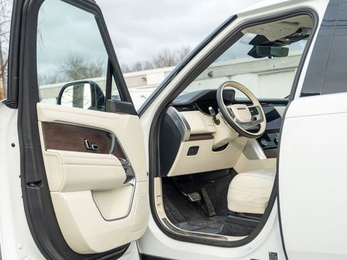 Used 2023 Land Rover Range Rover Long Wheelbase Autobiography image 11