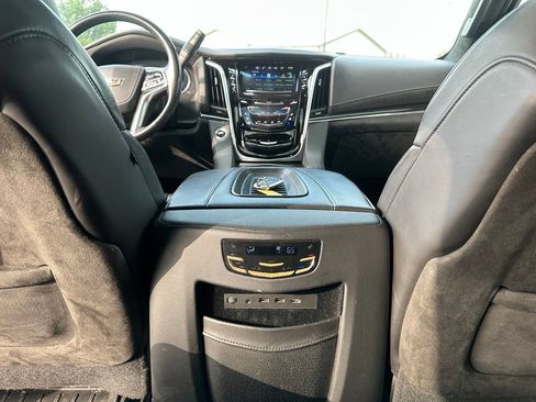 Used 2019 Cadillac Escalade Platinum AWD/4WD image 24