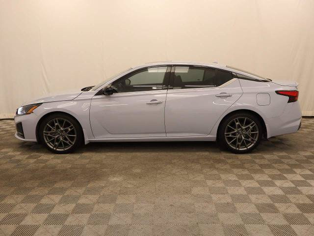 Used 2023 Nissan Altima 2.0 SR FWD image 5