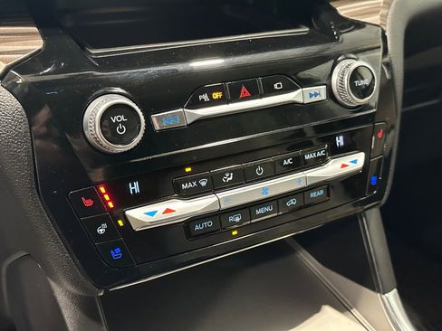 Used 2021 Ford Explorer Limited image 24