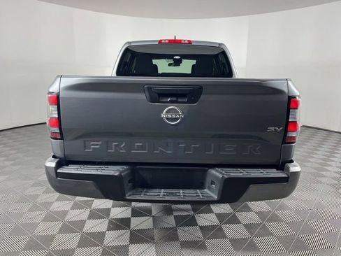 Used 2024 Nissan Frontier SV image 9