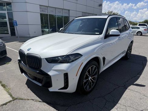 Used 2025 BMW X5 xDrive50e w/ Executive Package AWD/4WD image 2