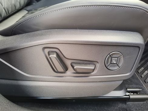 Used 2025 Audi SQ5 Prestige AWD/4WD image 32