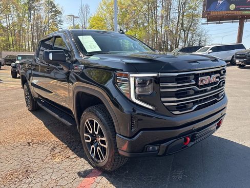 Used 2025 GMC Sierra 1500 AT4 w/ AT4 Premium Package AWD/4WD image 4