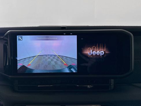 Used 2024 Jeep Gladiator Rubicon w/ Safety Group image 13