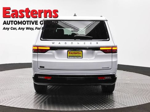 Used 2024 Jeep Wagoneer L Series II RWD image 6