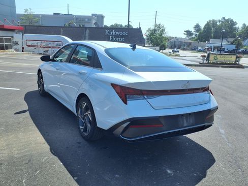 Used 2025 Hyundai Elantra SEL FWD image 28