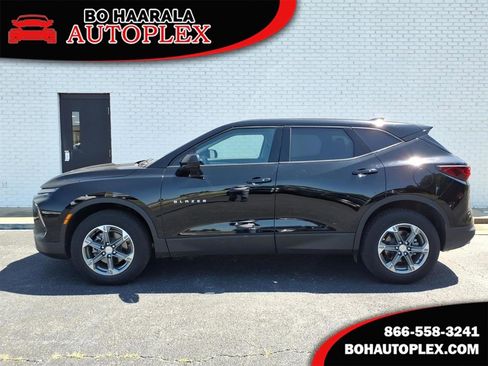 Used 2025 Chevrolet Blazer LT AWD/4WD image 1