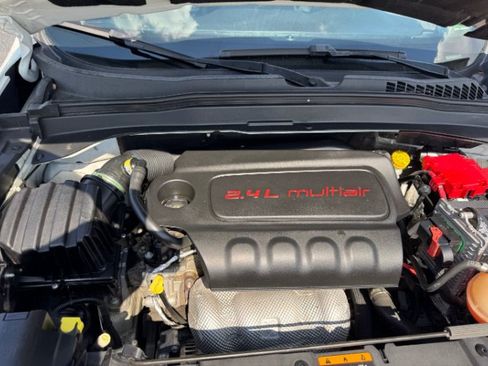 Used 2018 Jeep Renegade Trailhawk AWD/4WD image 8