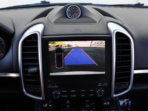 Used 2018 Porsche Cayenne Platinum Edition w/ Premium Package image 49