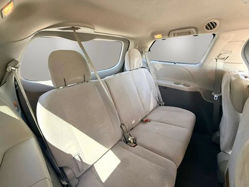 Used 2014 Toyota Sienna LE FWD image 16