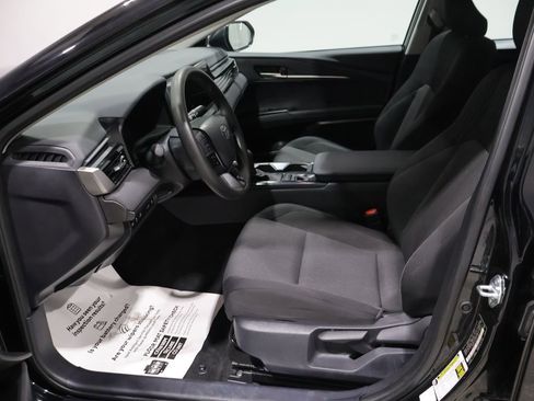 Used 2025 Toyota Camry LE image 10