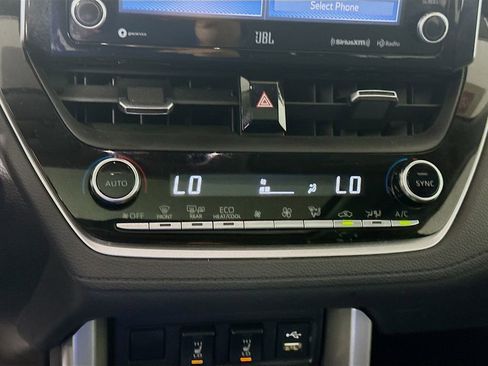 Certified 2022 Toyota Corolla Cross XLE image 15