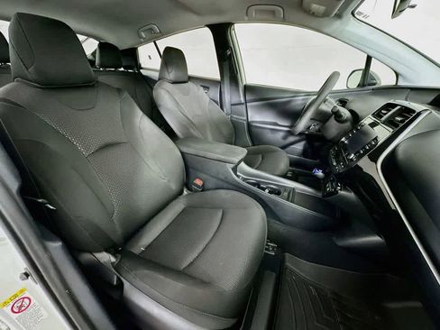 Used 2020 Toyota Prius LE FWD image 14