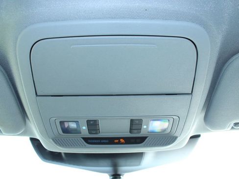 Used 2023 Ford Explorer XLT image 26