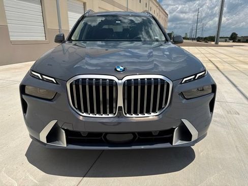 Used 2026 BMW X7 xDrive40i AWD/4WD image 2